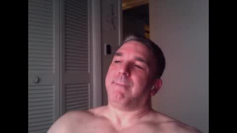 Snapshot of oceanmanx chatting on 11/11/25, 04:56 Ocean online show from 11/11/25, 04:56