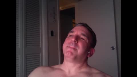 Snapshot of oceanmanx chatting on 11/12/25, 05:30 Ocean online show from 11/12/25, 05:30