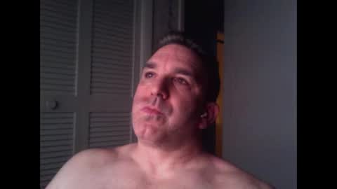 Snapshot of oceanmanx chatting on 11/17/25, 03:34 Ocean online show from 11/17/25, 03:34