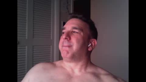 Snapshot of oceanmanx chatting on 11/19/25, 04:01 Ocean online show from 11/19/25, 04:01