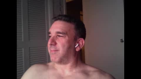 Snapshot of oceanmanx chatting on 12/18/25, 02:50 Ocean online show from 12/18/25, 02:50