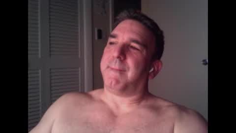 Snapshot of oceanmanx chatting on 12/20/25, 03:24 Ocean online show from 12/20/25, 03:24