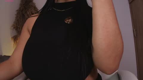 independent model online show from 04/25/26, 02:03