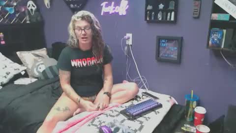 Snapshot of oddywithabody chatting on 10/24/25, 05:37 Oddy With A Body online show from 10/24/25, 05:37