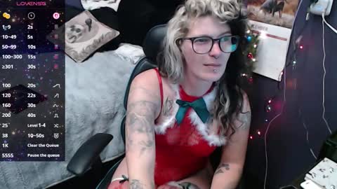 Snapshot of oddywithabody chatting on 12/14/25, 07:47 Oddy With A Body online show from 12/14/25, 07:47