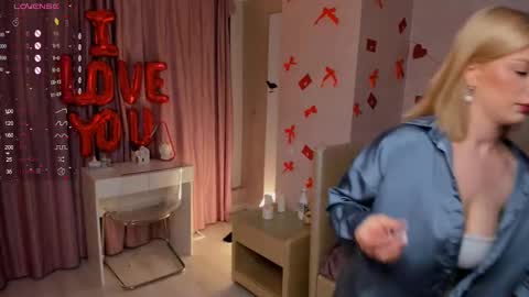 Lynna online show from 03/03/25, 03:20