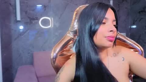 Snapshot of odette_b chatting on 11/18/25, 03:23 odette_b online show from 11/18/25, 03:23