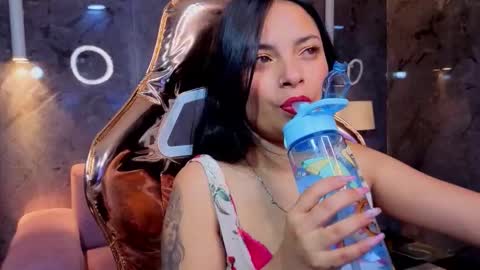 Snapshot of odette_b chatting on 11/25/25, 03:28 odette_b online show from 11/25/25, 03:28