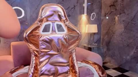 Snapshot of odette_b chatting on 11/26/25, 04:02 odette_b online show from 11/26/25, 04:02