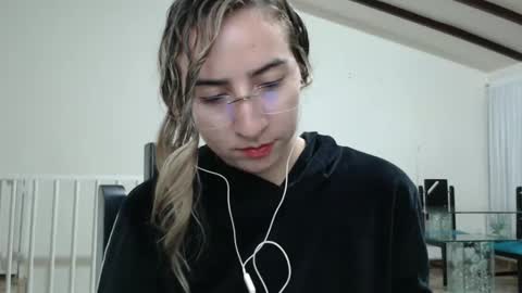 Val online show from 02/09/25, 02:06