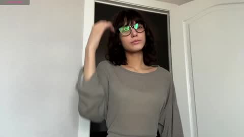 Snapshot of odettehatt chatting on 06/04/26, 04:29 Thea online show from 06/04/26, 04:29