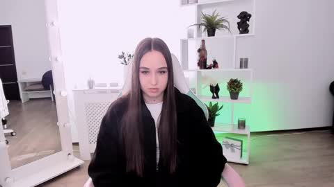 Nikki online show from 04/16/26, 07:09