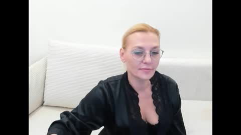 Snapshot of oeigesmik chatting on 04/09/26, 10:53 oeigesmik online show from 04/09/26, 10:53