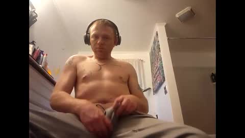 Snapshot of offering_loads_2u chatting on 11/28/25, 04:42 Offering loads 2u online show from 11/28/25, 04:42