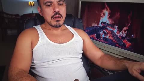 Snapshot of officeman7 chatting on 12/25/24, 08:17 officeman7 online show from 12/25/24, 08:17