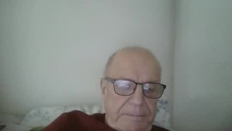 Snapshot of oggi95 chatting on 02/12/25, 11:40 oggi95 online show from 02/12/25, 11:40