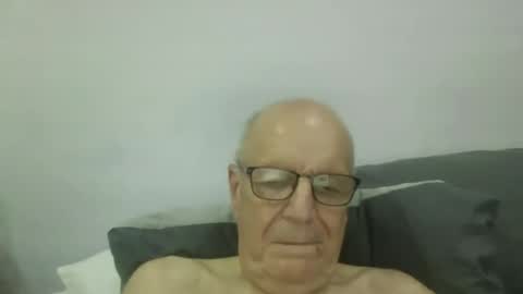 Snapshot of oggi95 chatting on 09/17/25, 06:04 oggi95 online show from 09/17/25, 06:04