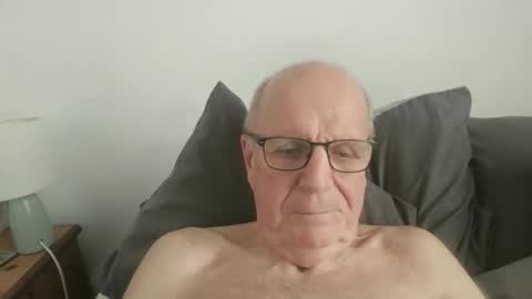 Snapshot of oggi95 chatting on 09/20/25, 10:05 oggi95 online show from 09/20/25, 10:05