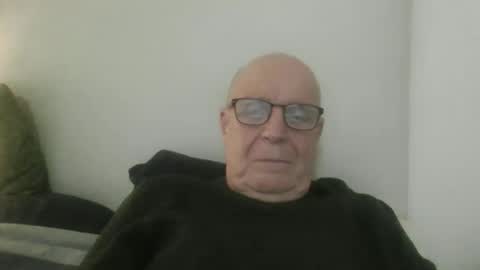 Snapshot of oggi95 chatting on 11/26/25, 04:41 oggi95 online show from 11/26/25, 04:41