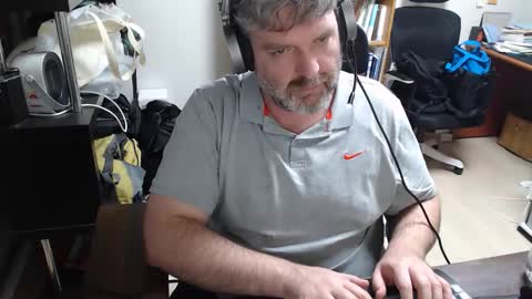 Woman message me men do not make demands and dont ask for pm only ladies. online show from 12/21/25, 04:14