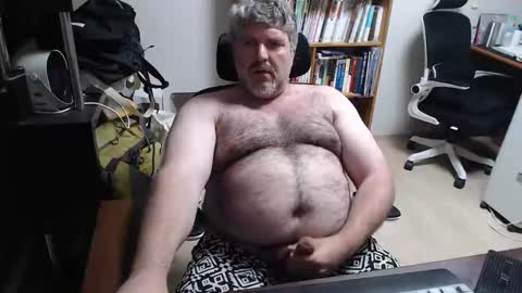 Woman message me men do not make demands and dont ask for pm only ladies. online show from 05/11/26, 03:40