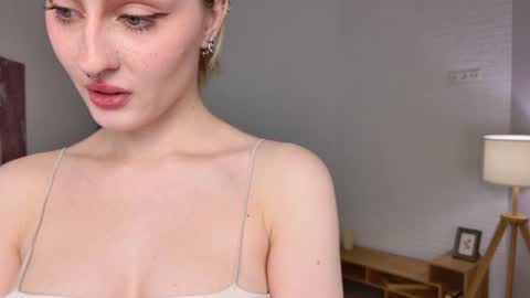 Snapshot of oh__lily chatting on 03/28/26, 01:54 Lily online show from 03/28/26, 01:54