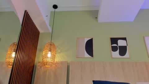 Holly online show from 11/11/25, 11:21