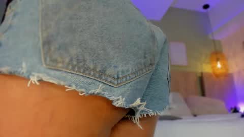 Holly online show from 11/25/25, 11:32