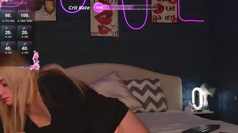 Snapshot of oh_my_julia chatting on 10/22/25, 06:07 oh_my_julia online show from 10/22/25, 06:07