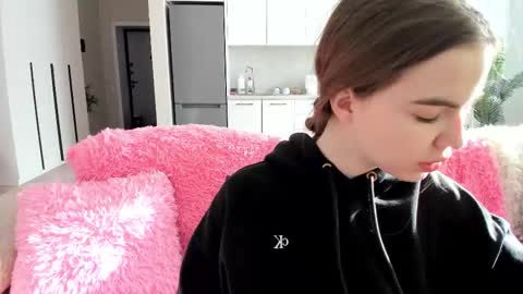 Snapshot of oh_my_lashes chatting on 03/20/26, 02:16 oh_my_lashes online show from 03/20/26, 02:16