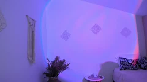 ohanna_ online show from 12/17/24, 10:11