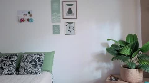 ohanna_ online show from 10/02/25, 10:06