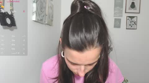 ohanna_ online show from 11/11/25, 10:21