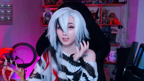 Snapshot of ohclementinee chatting on 12/11/24, 10:36 Clementine Clem online show from 12/11/24, 10:36