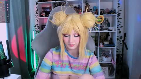 Snapshot of ohclementinee chatting on 11/21/25, 09:08 Clementine Clem online show from 11/21/25, 09:08