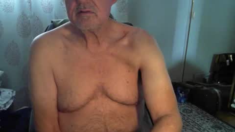 Snapshot of ohfukitsbob chatting on 12/15/25, 05:17 ohfukitsbob online show from 12/15/25, 05:17