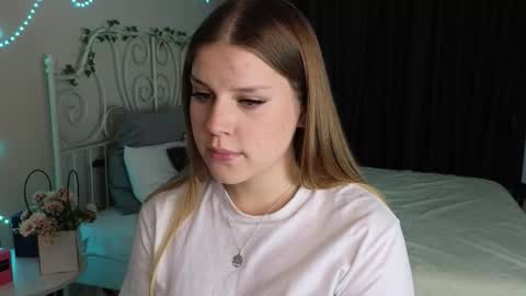 Caitlyn or Catie online show from 10/06/25, 01:36