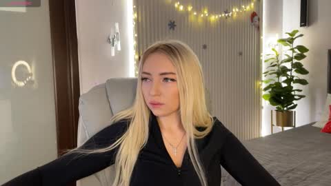 Emma online show from 12/19/25, 01:12