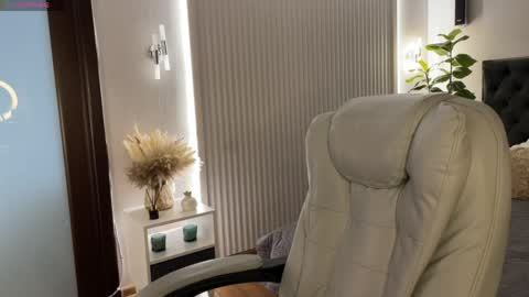 Emma online show from 04/11/26, 01:10