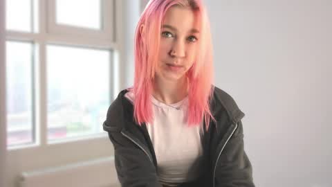 Emi and Ohpi online show from 04/26/26, 08:45