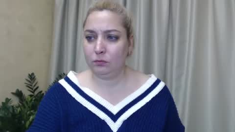 Snapshot of ohsweetiren chatting on 12/13/24, 10:51 Iren online show from 12/13/24, 10:51