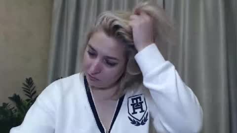 Snapshot of ohsweetiren chatting on 12/15/24, 12:06 Iren online show from 12/15/24, 12:06