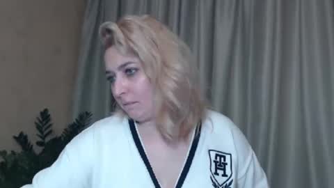 Snapshot of ohsweetiren chatting on 01/10/25, 10:17 Iren online show from 01/10/25, 10:17