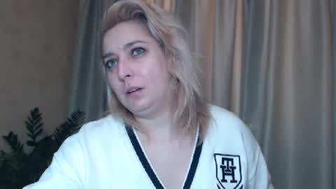 Snapshot of ohsweetiren chatting on 01/12/25, 07:11 Iren online show from 01/12/25, 07:11