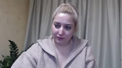 Snapshot of ohsweetiren chatting on 02/19/25, 10:12 Iren online show from 02/19/25, 10:12