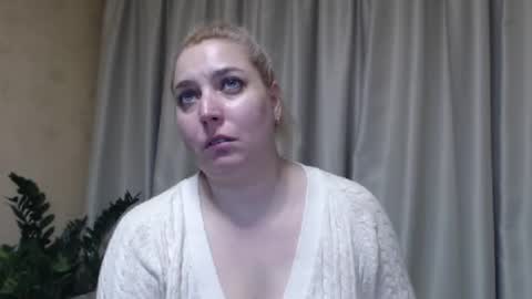 Snapshot of ohsweetiren chatting on 03/07/25, 10:13 Iren online show from 03/07/25, 10:13