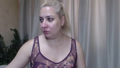 Snapshot of ohsweetiren chatting on 09/20/25, 06:03 Iren online show from 09/20/25, 06:03