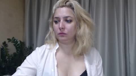 Snapshot of ohsweetiren chatting on 09/25/25, 05:00 Iren online show from 09/25/25, 05:00