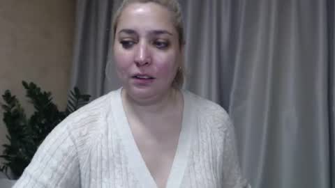 Snapshot of ohsweetiren chatting on 11/14/25, 08:35 Iren online show from 11/14/25, 08:35