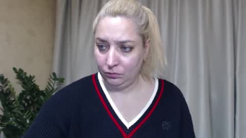 Snapshot of ohsweetiren chatting on 11/15/25, 07:38 Iren online show from 11/15/25, 07:38